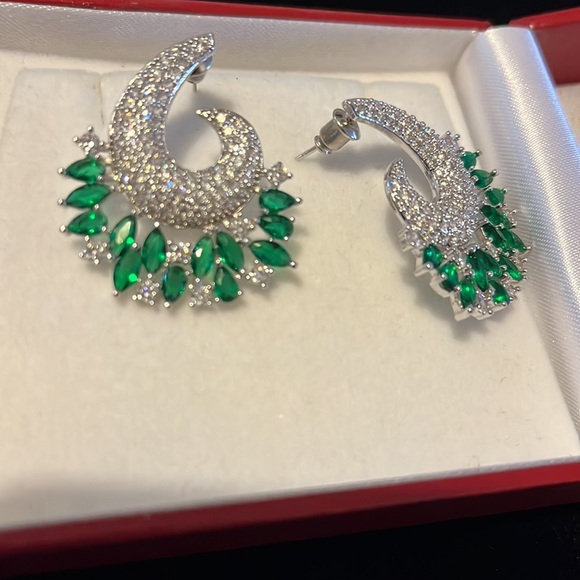 Emerald Green C Shape Marquis Gem Cz Earrings - Picture 4 of 4